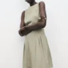 Kleid mit U-Boot-Ausschnitt und Falten Kleid mit U-Boot-Ausschnitt und Falten
