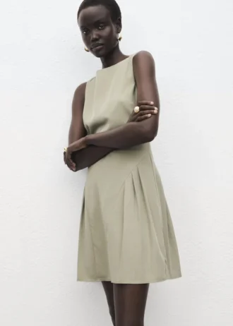 Kleid mit U-Boot-Ausschnitt und Falten