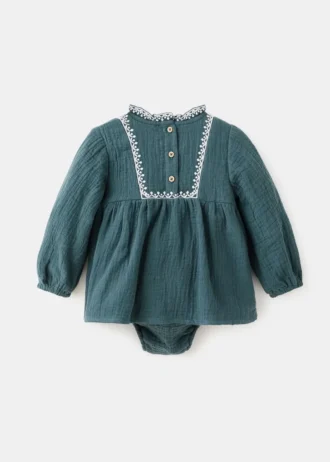 Kleid und Frosch mit Stickdetails Kleid und Frosch mit Stickdetails
