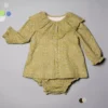 Kleid und Rüschen-Strampler