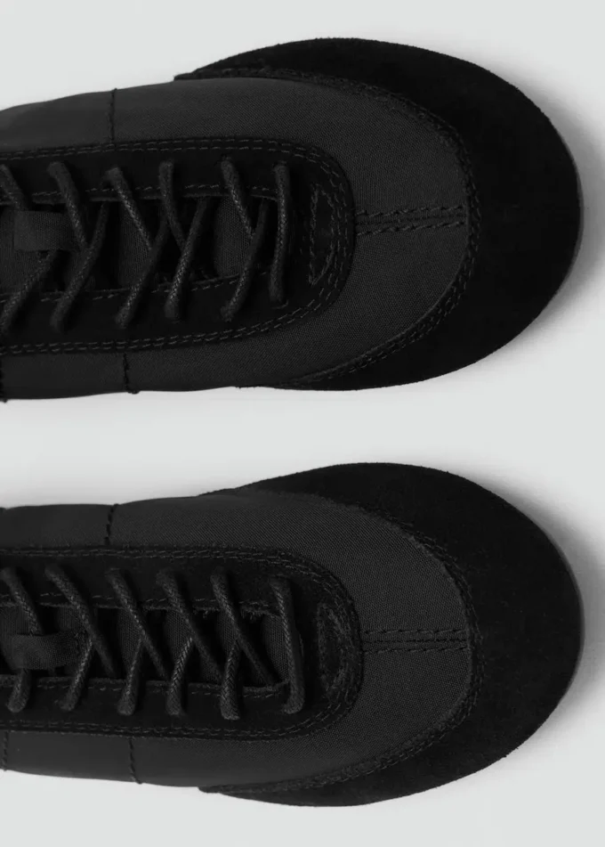 Kombinierte Sneakers aus Wildleder
