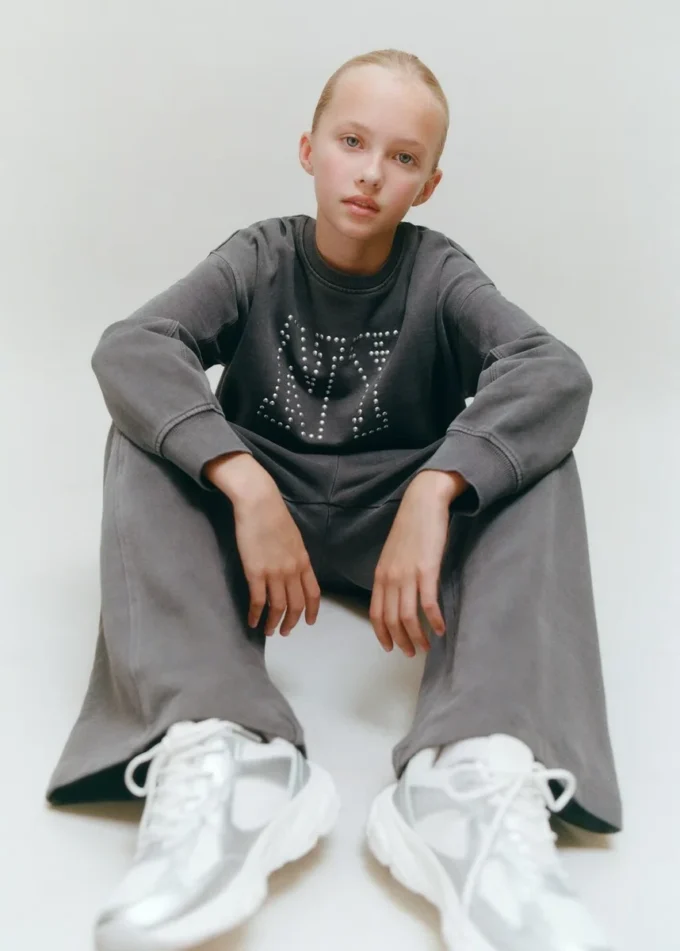 Kombinierte Sneakers mit Schnürsenkeln Kombinierte Sneakers mit Schnürsenkeln