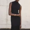 Kombiniertes Kleid mit Perkins-Kragen Kombiniertes Kleid mit Perkins-Kragen