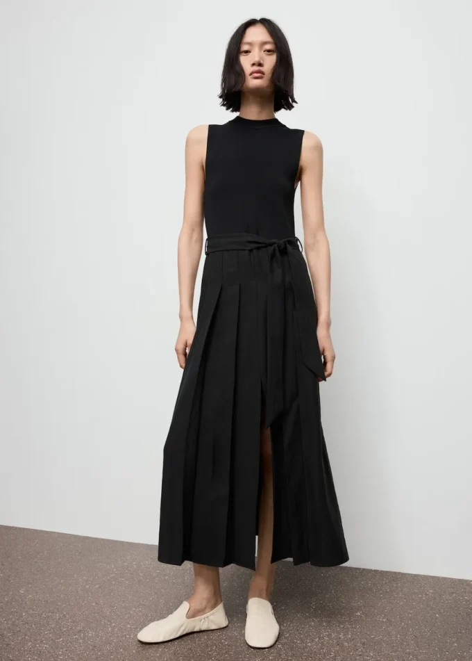 Kombiniertes Webkleid mit Gürtel Kombiniertes Webkleid mit Gürtel