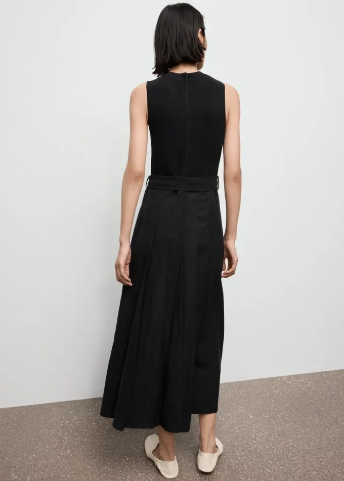 Kombiniertes Webkleid mit Gürtel Kombiniertes Webkleid mit Gürtel