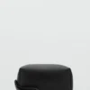 Kosmetiktasche mit kontrastierendem Riemen und Noppenstruktur