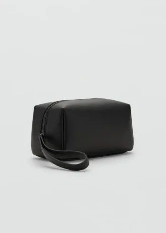 Kosmetiktasche mit kontrastierendem Riemen und Noppenstruktur