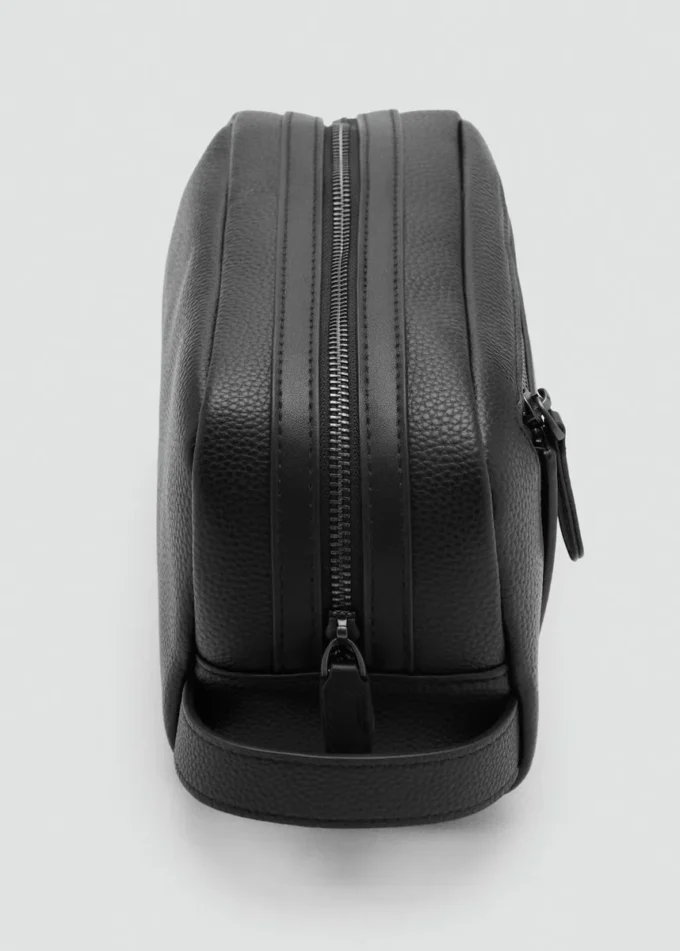 Kosmetiktasche mit Reißverschluss und Noppenstruktur
