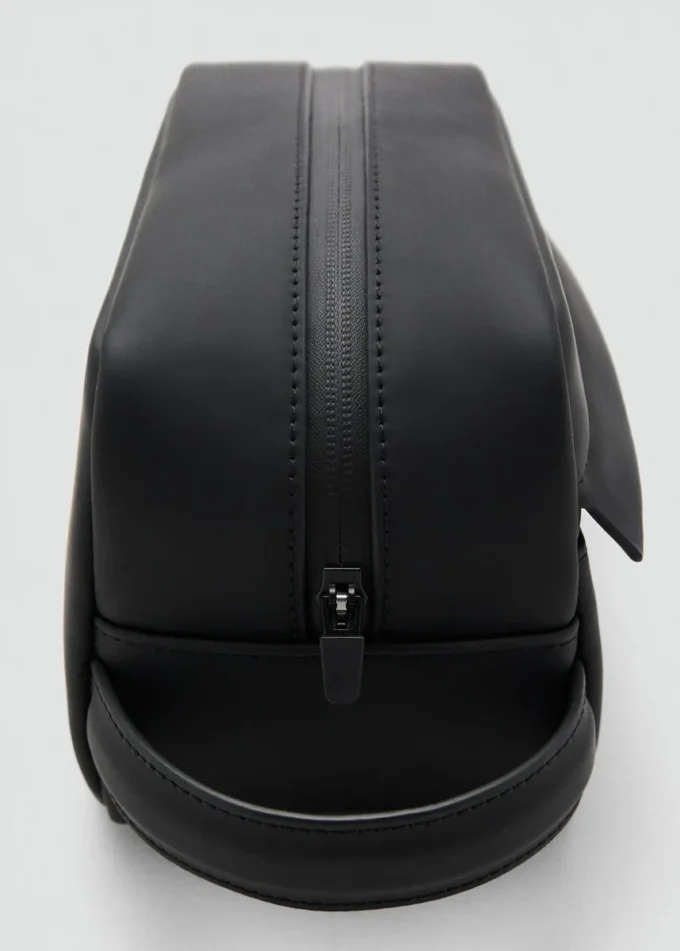 Kosmetiktasche mit Reißverschluss und Noppenstruktur