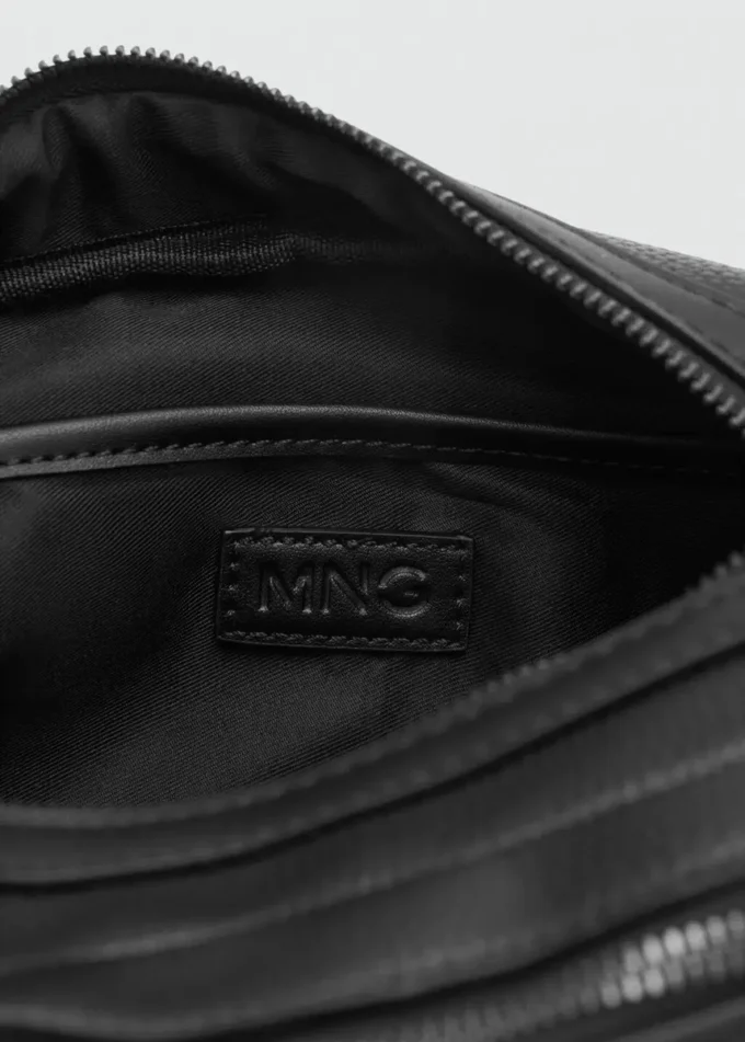 Kosmetiktasche mit Reißverschluss und Noppenstruktur