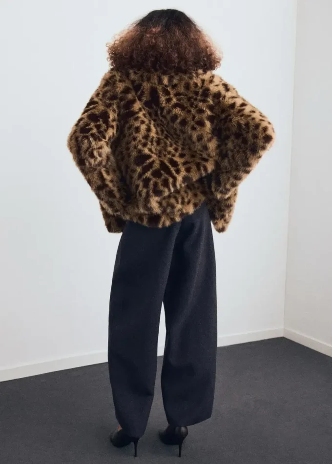 Kunstfellmantel mit Leopardenmuster