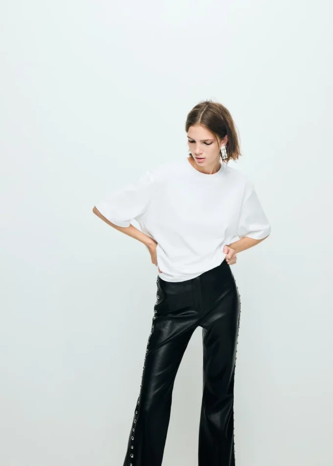 Kunstlederhose mit Nieten