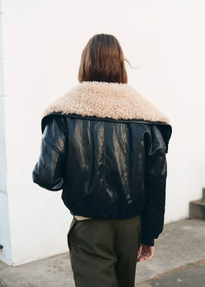 Kunstlederjacke mit Lammfellkragen Kunstlederjacke mit Lammfellkragen