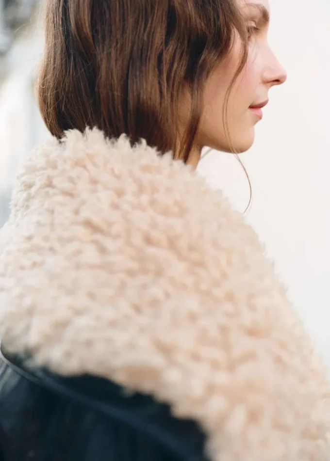 Kunstlederjacke mit Lammfellkragen Kunstlederjacke mit Lammfellkragen