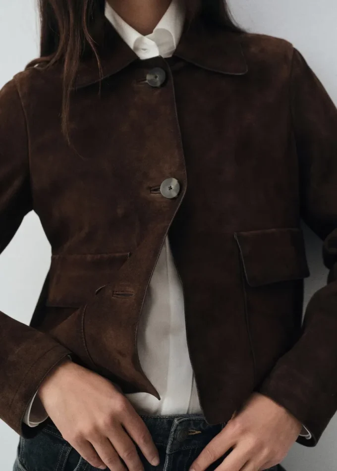 Kurze Jacke aus 100 % Leder Kurze Jacke aus 100 % Leder