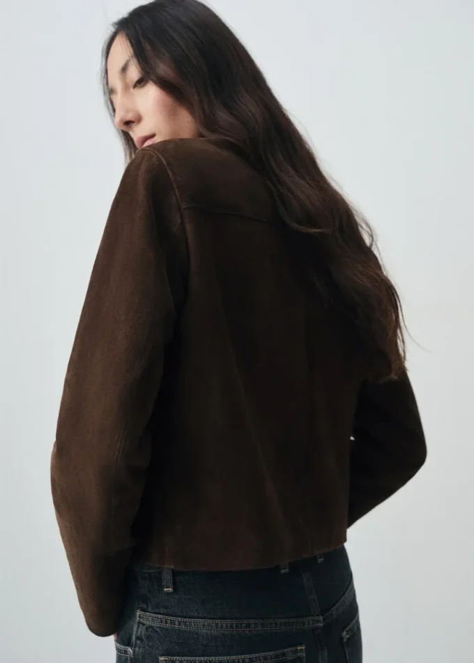 Kurze Jacke aus 100 % Leder Kurze Jacke aus 100 % Leder
