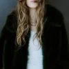 Kurze Jacke aus Kunstfell