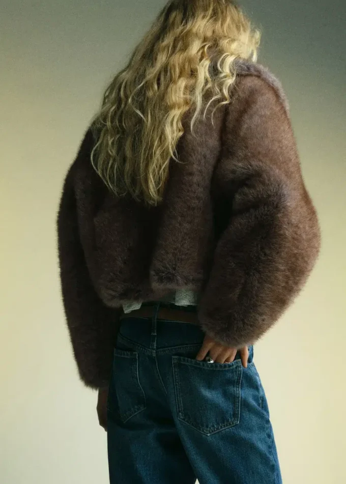 Kurze Jacke aus Kunstfell Kurze Jacke aus Kunstfell
