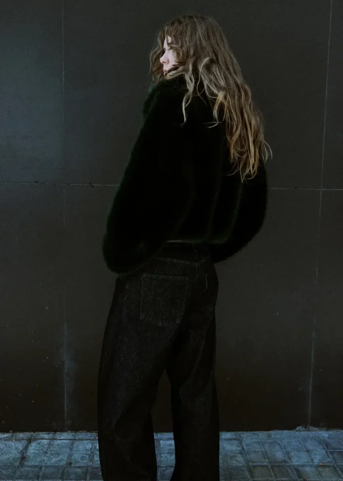 Kurze Jacke aus Kunstfell