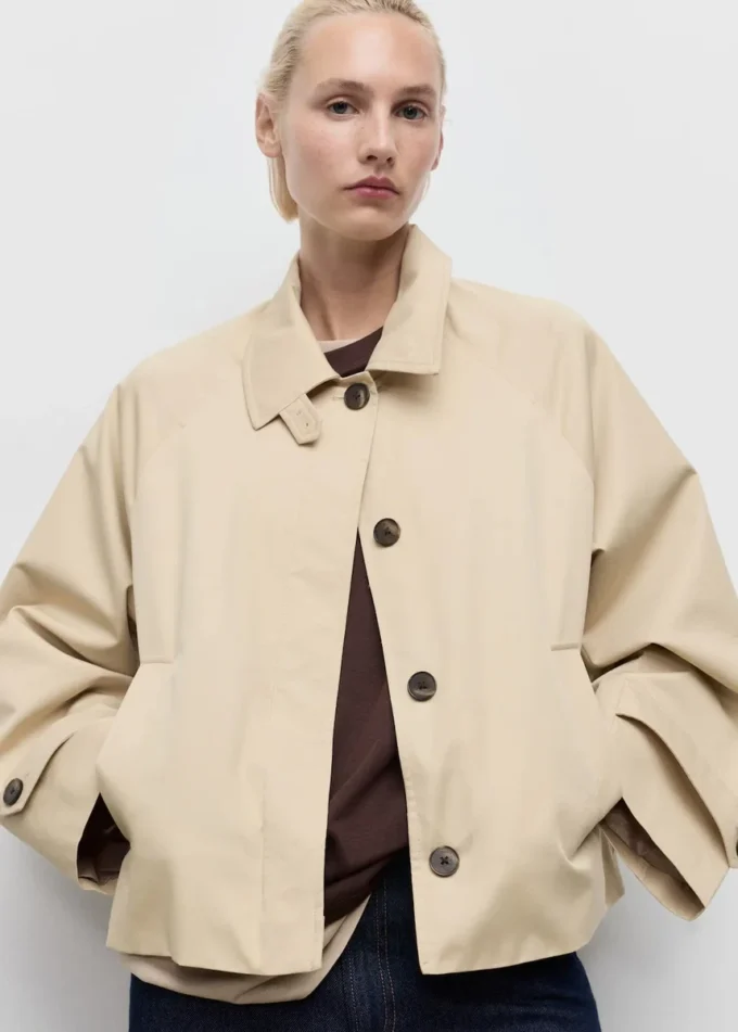 Kurzer Oversize-Trenchcoat mit Schulterklappen
