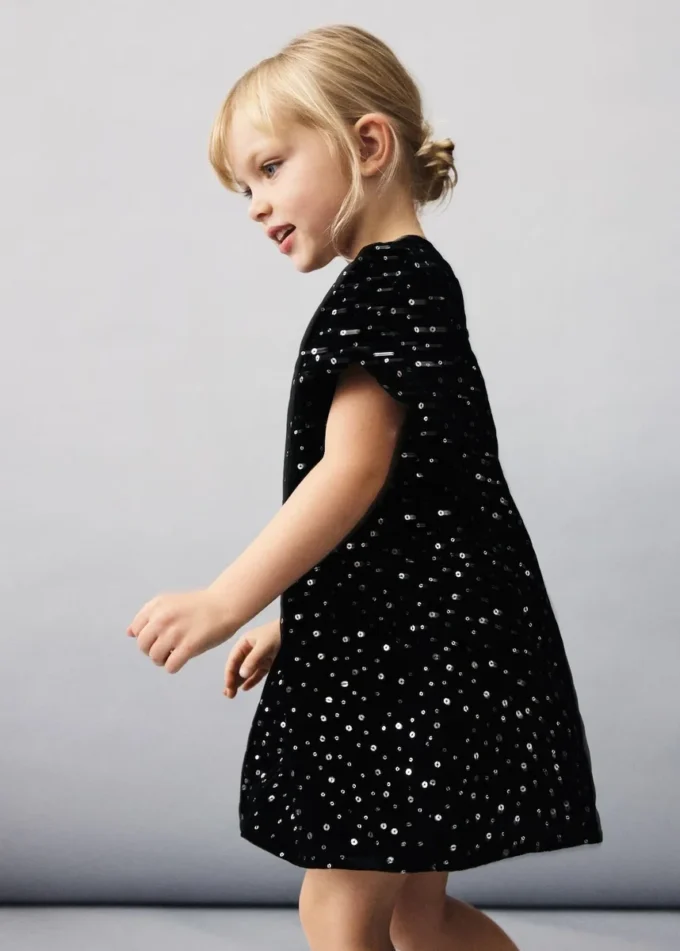 Kurzes Kleid mit Pailletten