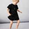 Kurzes Kleid mit Pailletten