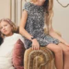 Kurzes Kleid mit Pailletten