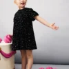 Kurzes Kleid mit Pailletten