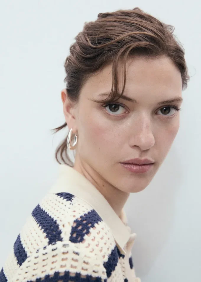 Kurzärmelige gestreifte Strickjacke Kurzärmelige gestreifte Strickjacke