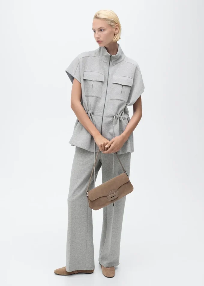 Kurzärmelige Jacke mit verstellbarem Bund Kurzärmelige Jacke mit verstellbarem Bund