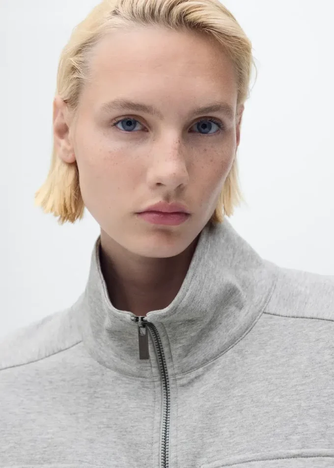 Kurzärmelige Jacke mit verstellbarem Bund Kurzärmelige Jacke mit verstellbarem Bund