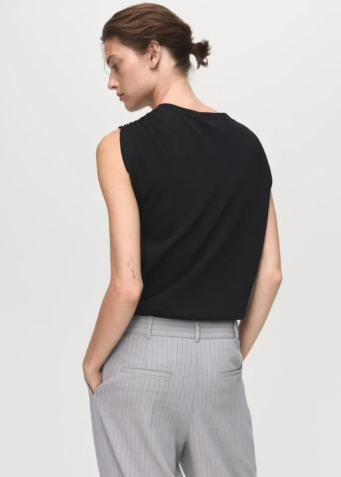 Kurzärmeliger Pullover mit metallischem Detail