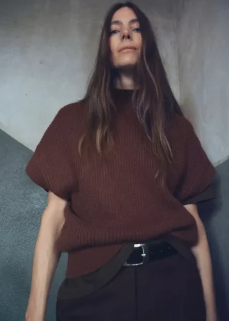 Kurzärmeliger Pullover mit Rollkragen Kurzärmeliger Pullover mit Rollkragen
