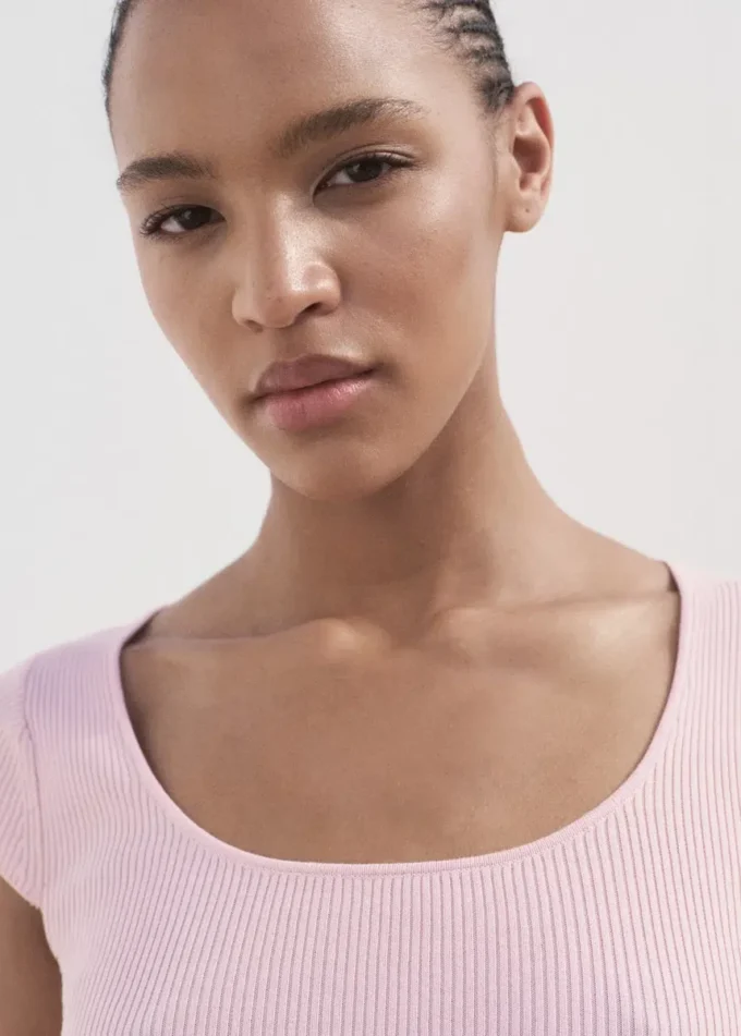 Kurzärmeliger Sweater mit Rippstrick