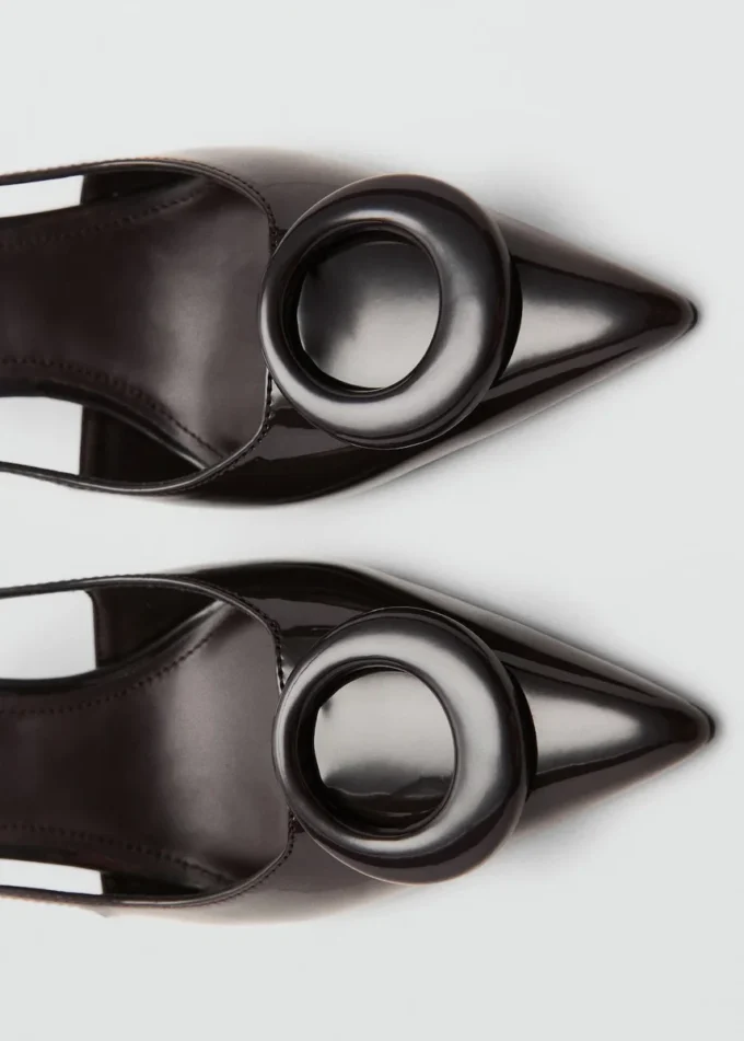 Lackleder-High-Heels mit Ringdetail Lackleder-High-Heels mit Ringdetail