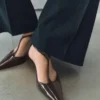 Lackleder-Schuhe mit Kitten-Absatz Lackleder-Schuhe mit Kitten-Absatz