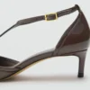 Lackleder-Schuhe mit Kitten-Absatz Lackleder-Schuhe mit Kitten-Absatz