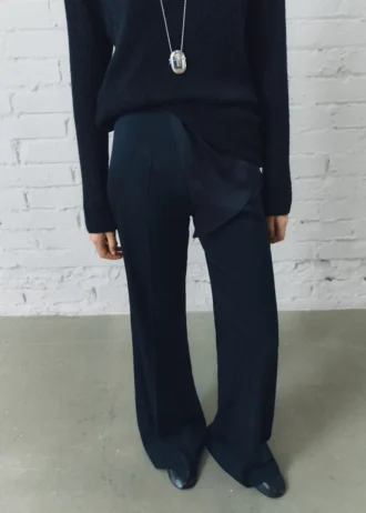 Lange ausgestellte Hose
