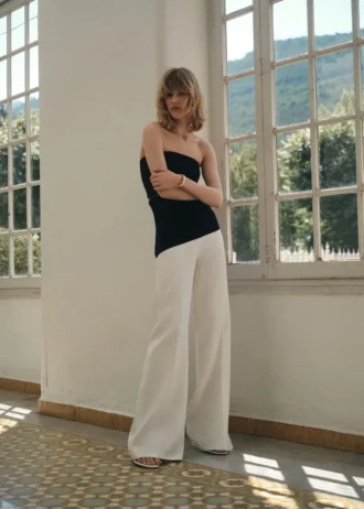 Lange ausgestellte Hose