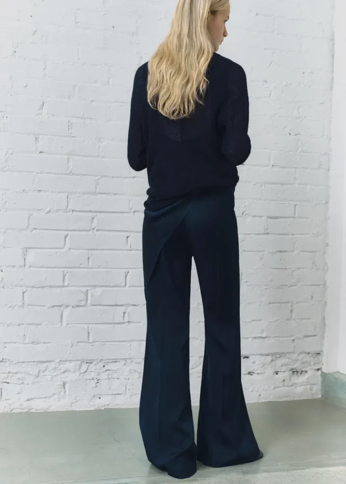 Lange ausgestellte Hose