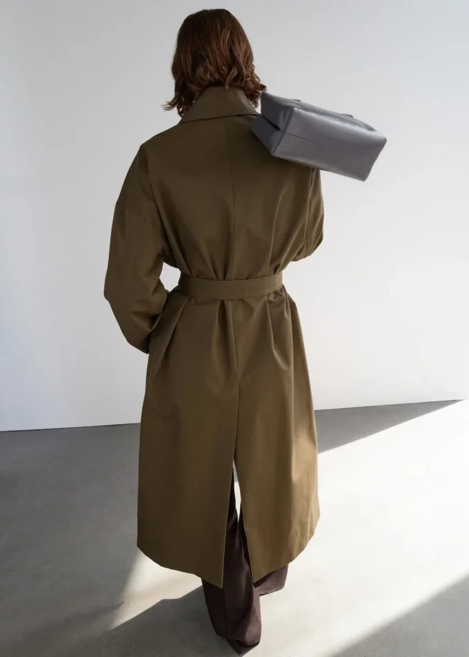 Langer Baumwoll-Trenchcoat mit verdeckten Knöpfen