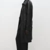 Langer Trenchcoat aus Kunstleder mit Gürtel