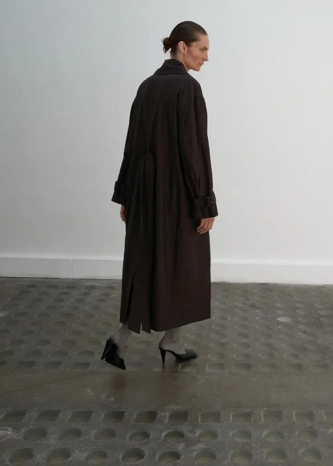 Langer Trenchcoat aus Schurwolle
