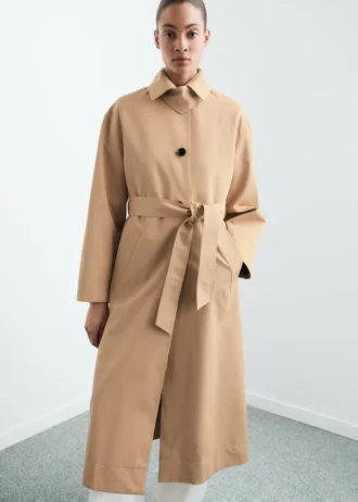 Langer Trenchcoat mit Gürtel