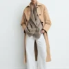 Langer Trenchcoat mit Gürtel