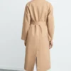 Langer Trenchcoat mit Gürtel