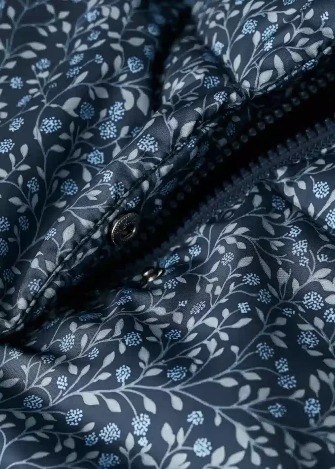 Langer, wattierter Anorak mit Blumenmuster Langer, wattierter Anorak mit Blumenmuster