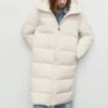 Langer, wattierter Anorak mit Kapuze Langer, wattierter Anorak mit Kapuze