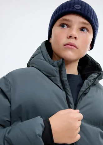 Langer, wattierter Anorak mit Kapuze Langer, wattierter Anorak mit Kapuze