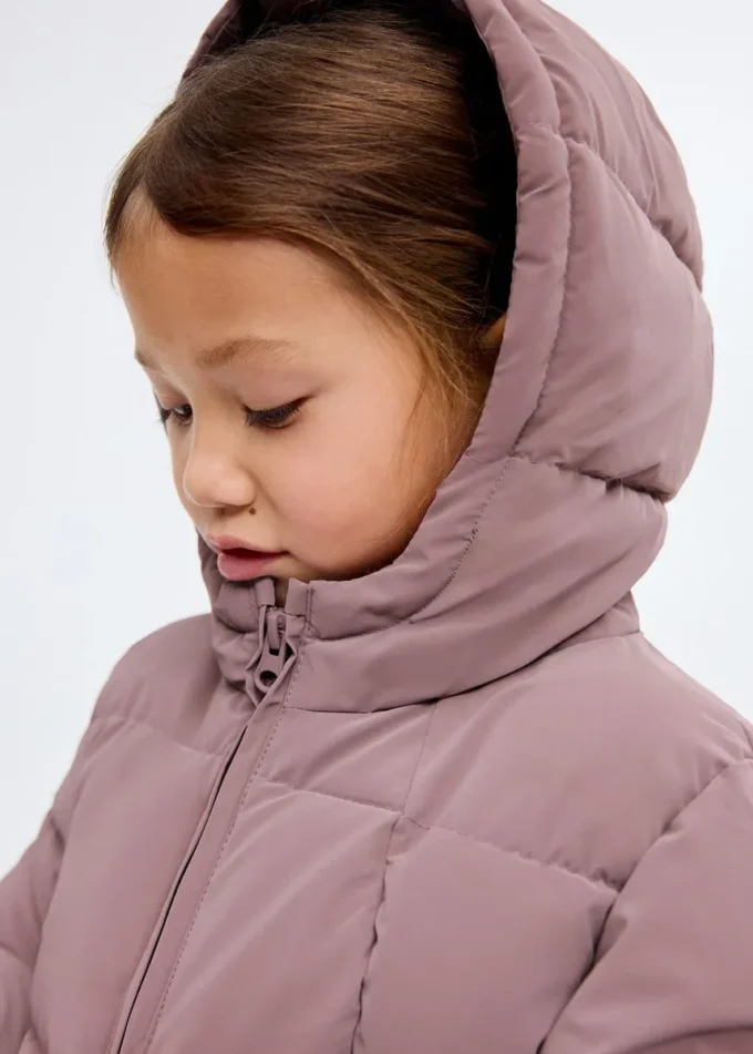 Langer, wattierter Anorak mit Kapuze Langer, wattierter Anorak mit Kapuze